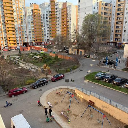 Cozy Two Bedroom Large Apartment Chisinau Exterior foto